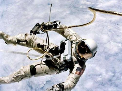为什么宇航员能在太空飘起来(为什么宇航员能在太空飘起来10