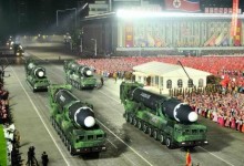 朝鲜深夜举行阅兵式，高超音速武器公开亮相，韩国不淡定了