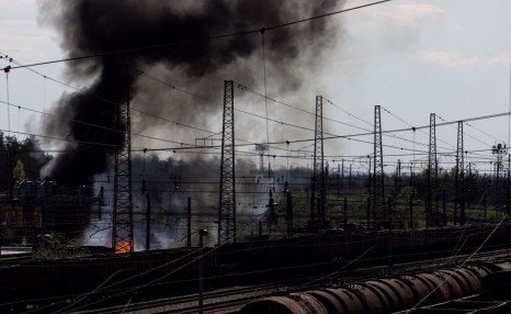 俄军多枚火箭弹击中乌最大炼油厂 乌方称亚速钢铁厂撤离谈判非常艰难